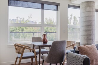 330 3rd Ave W in Seattle, WA - Building Photo - Building Photo