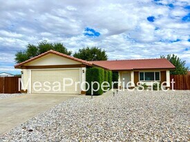 18390 Mead Ln in Victorville, CA - Building Photo