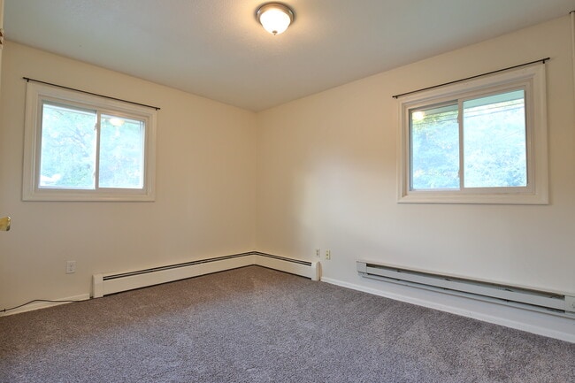 8813 18th Avenue South, Unit 4 in Bloomington, MN - Foto de edificio - Building Photo
