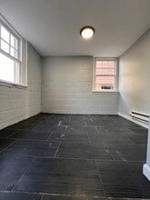 579 Liberty Ave, Unit BSMT in Jersey City, NJ - Building Photo - Building Photo