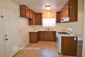 7013 Salmon River Dr in Sacramento, CA - Building Photo - Building Photo