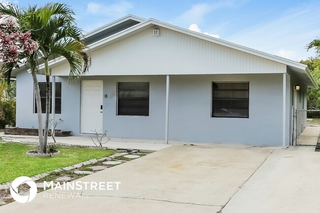 611 Alpine Ave in Lake Worth Beach, FL - Building Photo - Building Photo