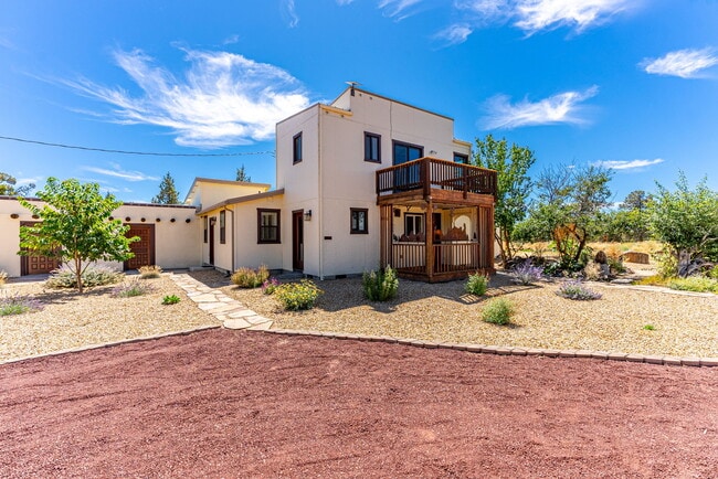 4455 NE Vaughn Ave, Unit The Prancing Peacock in Terrebonne, OR - Foto de edificio - Building Photo