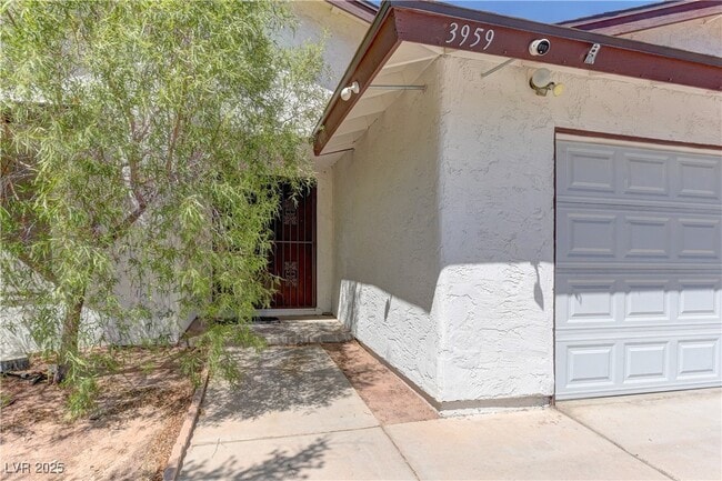 3959 Avila St