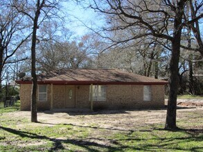 61 Veronica Ln in Huntsville, TX - Building Photo - Building Photo