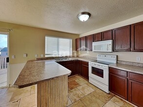 373 W 2200 N in Lehi, UT - Foto de edificio - Building Photo