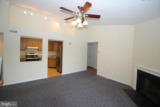 2604 Beacon Hill Dr, Unit 2 in Southampton, PA - Foto de edificio - Building Photo