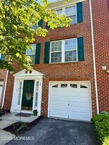 28 Abby Road in Farmingdale, NJ - Building Photo