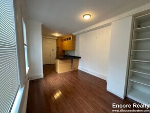 98 Myrtle St in Boston, MA - Building Photo - Building Photo