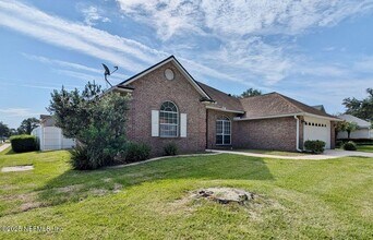 2413 Cedar Trace Dr W in Jacksonville, FL - Foto de edificio - Building Photo