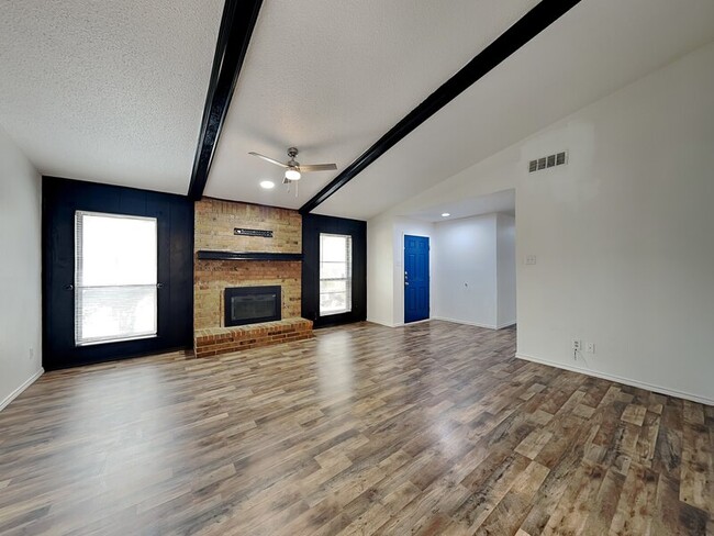 5106 Woodmeadow Dr in Garland, TX - Foto de edificio - Building Photo