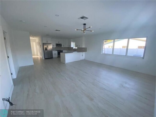 2635 NE 17th St in Pompano Beach, FL - Foto de edificio - Building Photo