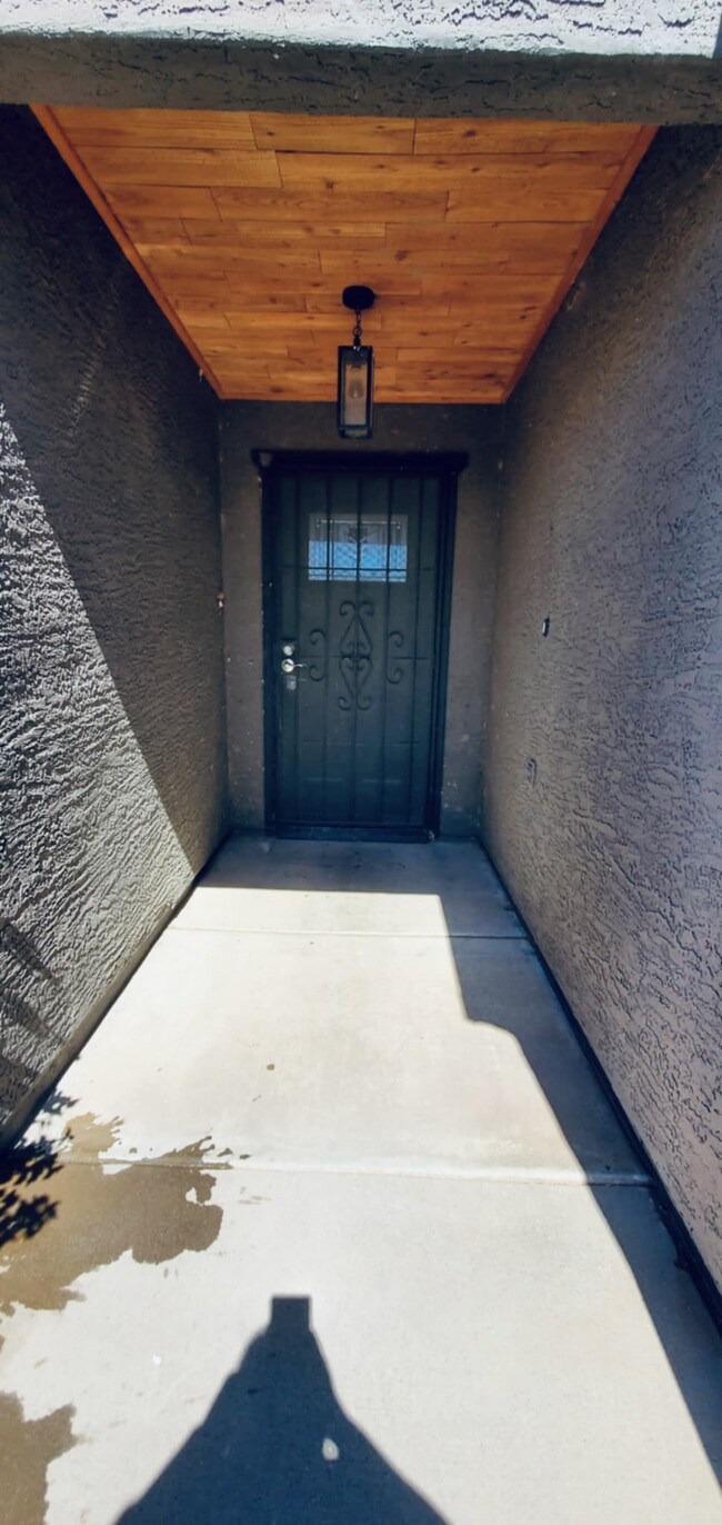 8268 W Magnum Dr, Unit B in Arizona City, AZ - Foto de edificio - Building Photo