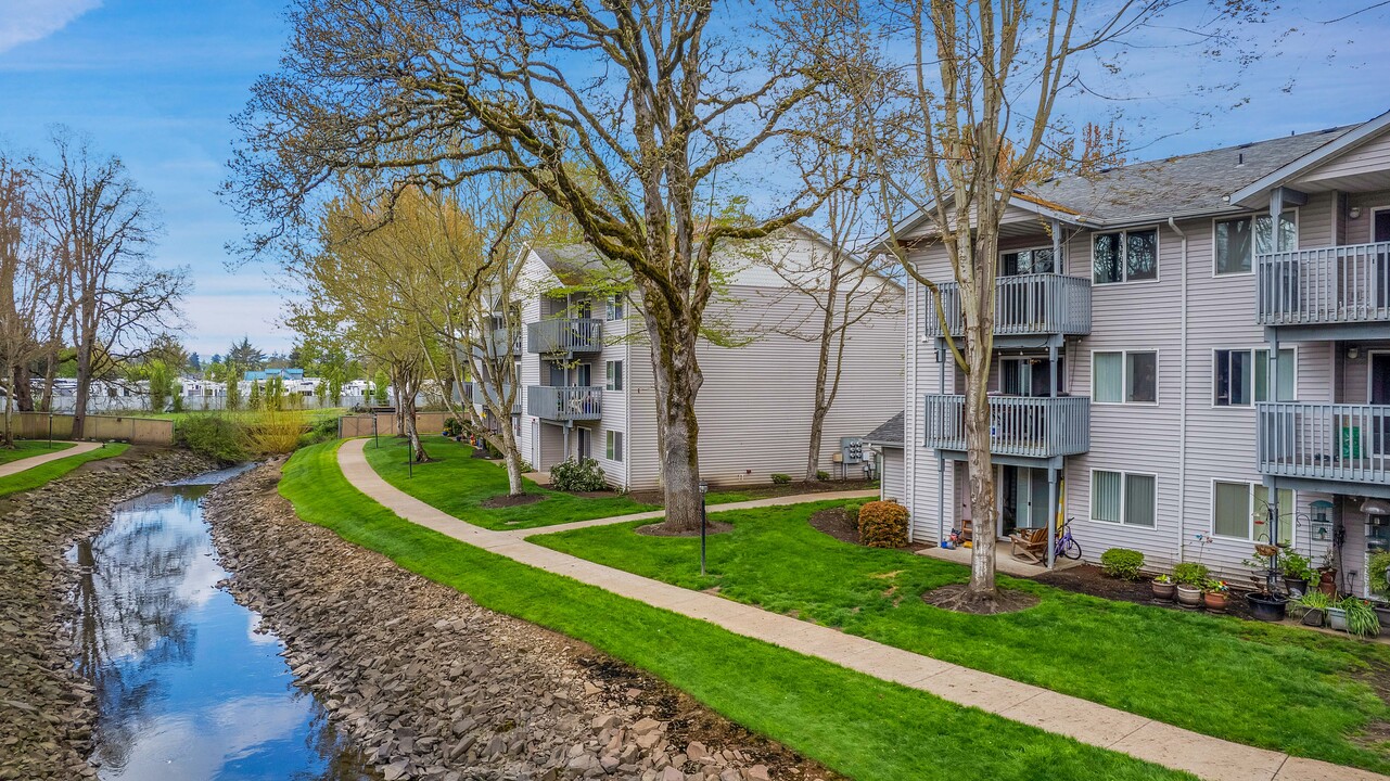 Knox Butte Apartments in Albany, OR - Foto de edificio