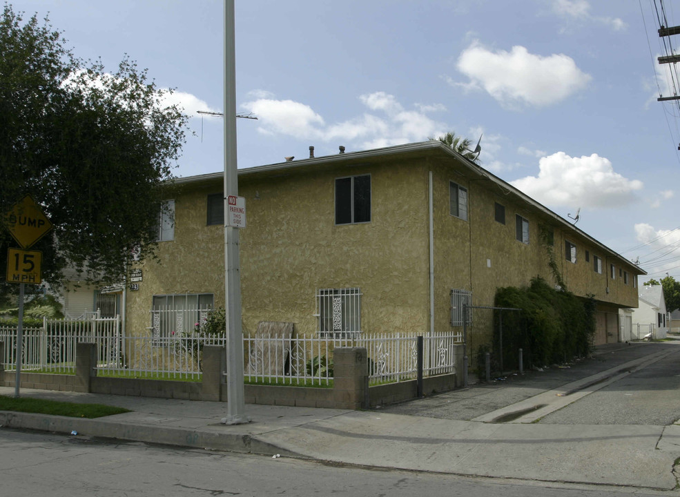 223 N Chester Ave in Compton, CA - Building Photo