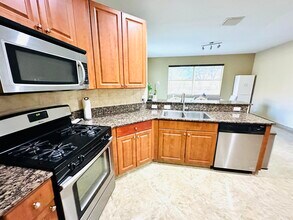 279 Berenger Walk in Royal Palm Beach, FL - Building Photo - Building Photo