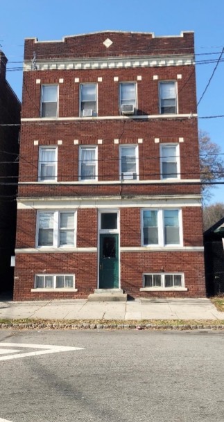 77 Ashland Ave in West Orange, NJ - Building Photo