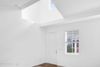 513 High Tide Ln in Daytona Beach, FL - Building Photo - Building Photo