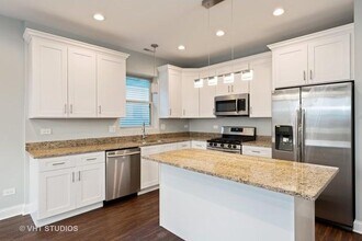2237 W 18th St, Unit 1 in Chicago, IL - Building Photo - Building Photo