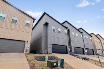 2220 W Million Ln in Fayetteville, AR - Building Photo - Building Photo
