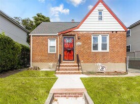 183-15 145th Dr in Queens, NY - Building Photo