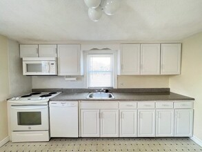 188 Lexington St in Newton, MA - Foto de edificio - Building Photo