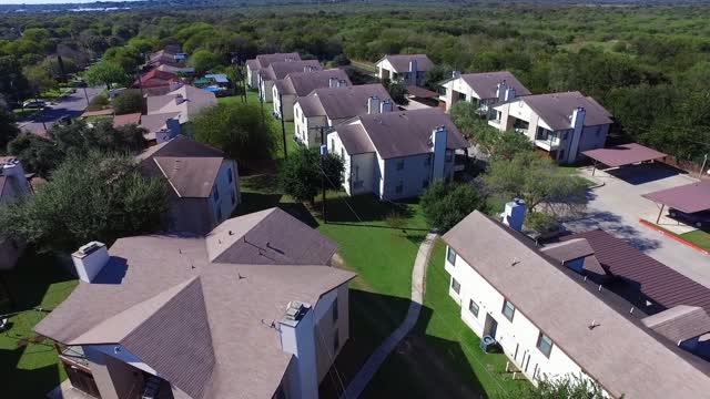 Emerald Square Apartments in San Antonio, TX - Building Photo