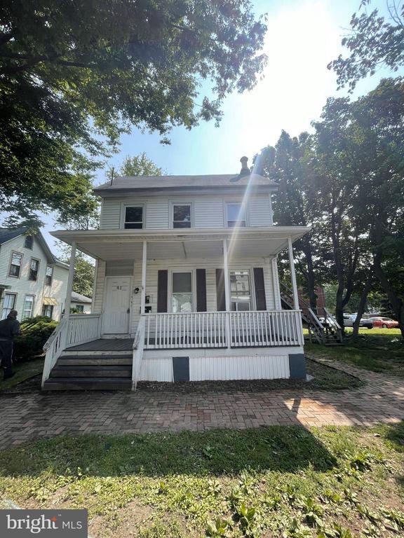 41 S Governors Ave