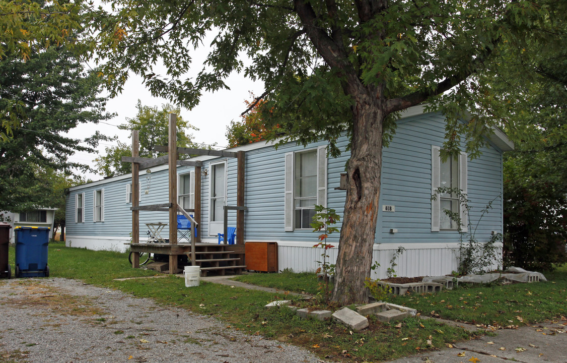 Pines Mobile Home Park in Bluffton, IN - Foto de edificio