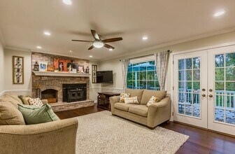 15509 Barrington Pl in Montclair, VA - Foto de edificio - Building Photo