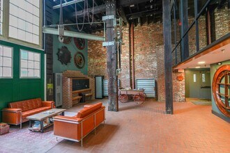 136 N Bread St in Philadelphia, PA - Building Photo - Building Photo