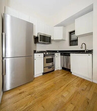 120 W 69th St in New York, NY - Building Photo - Building Photo