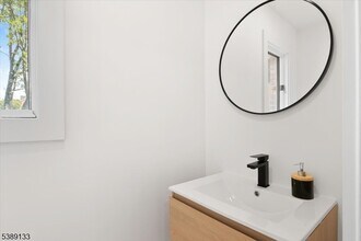 60 Mews Ln in South Orange, NJ - Building Photo - Building Photo