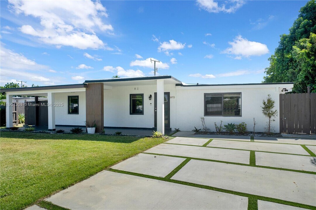 14970 Leisure Dr in Homestead, FL - Building Photo