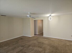 3536 Pinecrest St, Unit 3536 Pinecrest Street#104 in Sarasota, FL - Building Photo