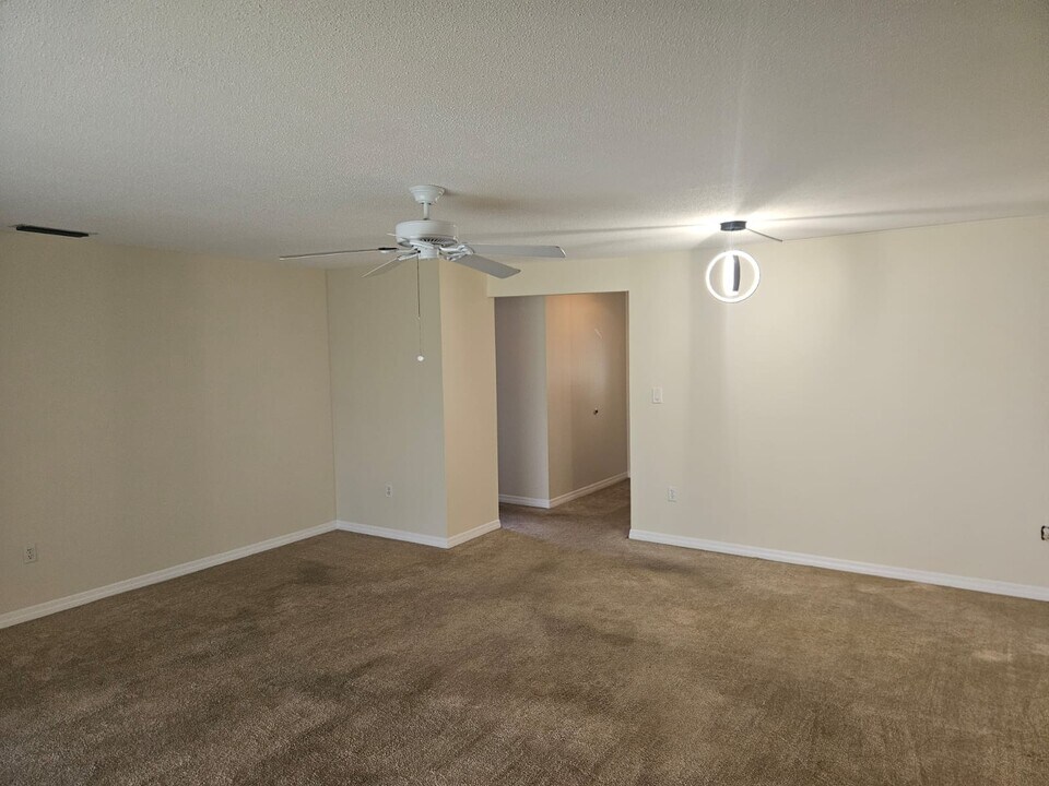 3536 Pinecrest St, Unit 3536 Pinecrest Street#104 in Sarasota, FL - Building Photo