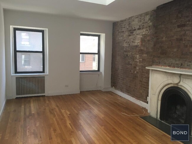 52 W 55th St