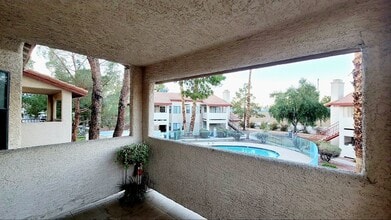 825 Rock Springs Dr in Las Vegas, NV - Building Photo - Building Photo