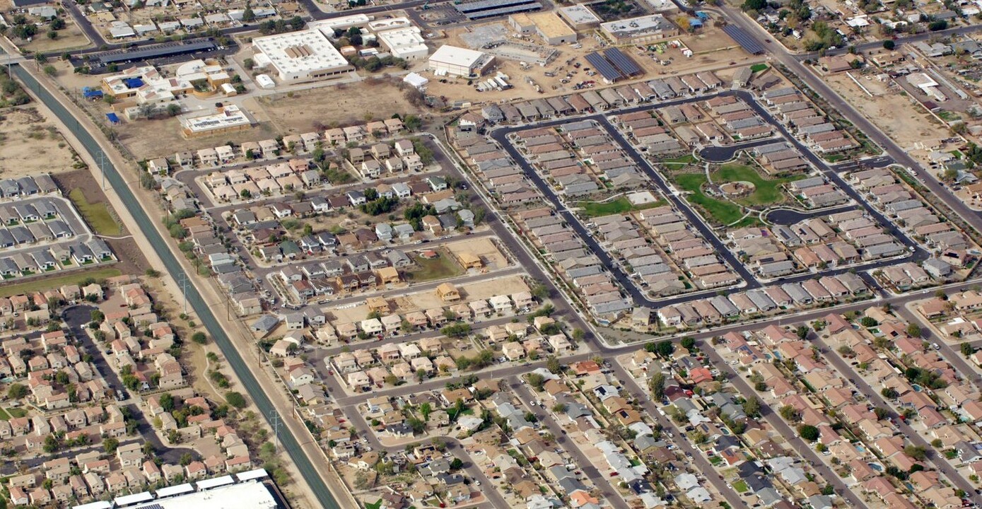 SFR Neighborhood in Phoenix, AZ - Building Photo