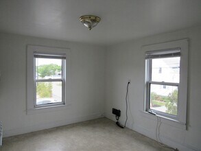 5 Wallace Ave in Bourne, MA - Building Photo - Building Photo