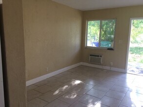 2871 NW 12th Ct in Fort Lauderdale, FL - Building Photo - Building Photo