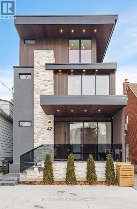 42 Warren Crescent in Toronto, ON - Building Photo