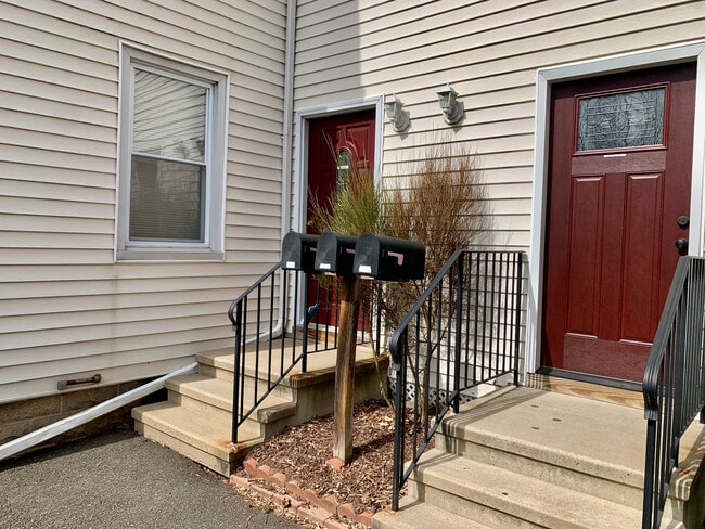 20 5th Ave in Danbury, CT - Building Photo - Building Photo