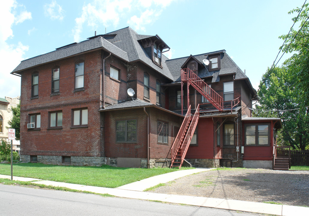 747 W 4th St in Williamsport, PA - Building Photo