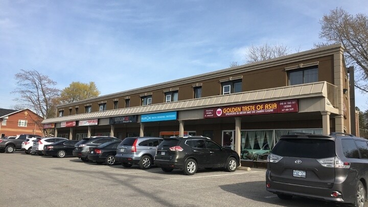300 Holland St W in Bradford, ON - Building Photo