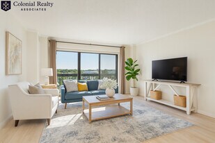 15 N Beacon St in Boston, MA - Building Photo