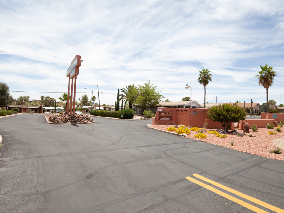 Country Club Park in Wickenburg, AZ - Building Photo