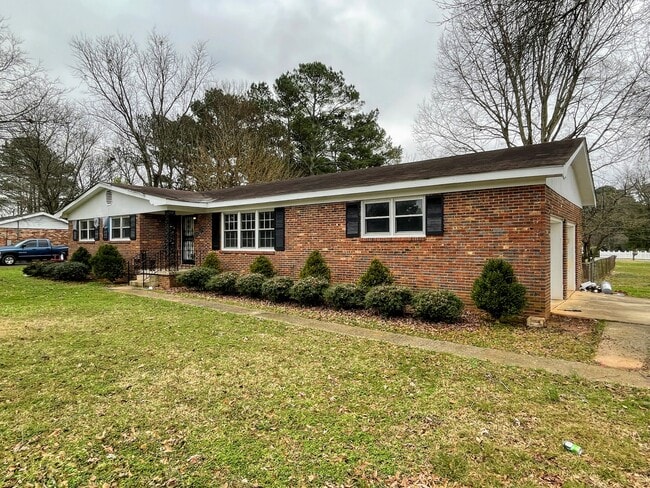 8413 Old Madison Pike in Madison, AL - Building Photo - Building Photo