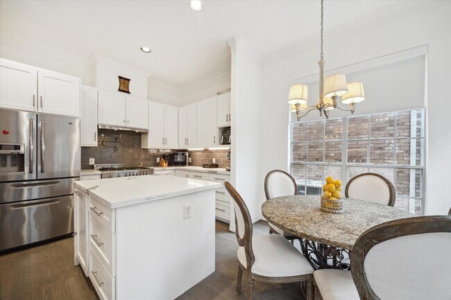 2842 Briarhurst Park in Houston, TX - Building Photo - Building Photo