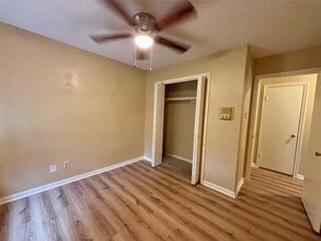 8712 Wilcrest Dr in Houston, TX - Building Photo - Building Photo